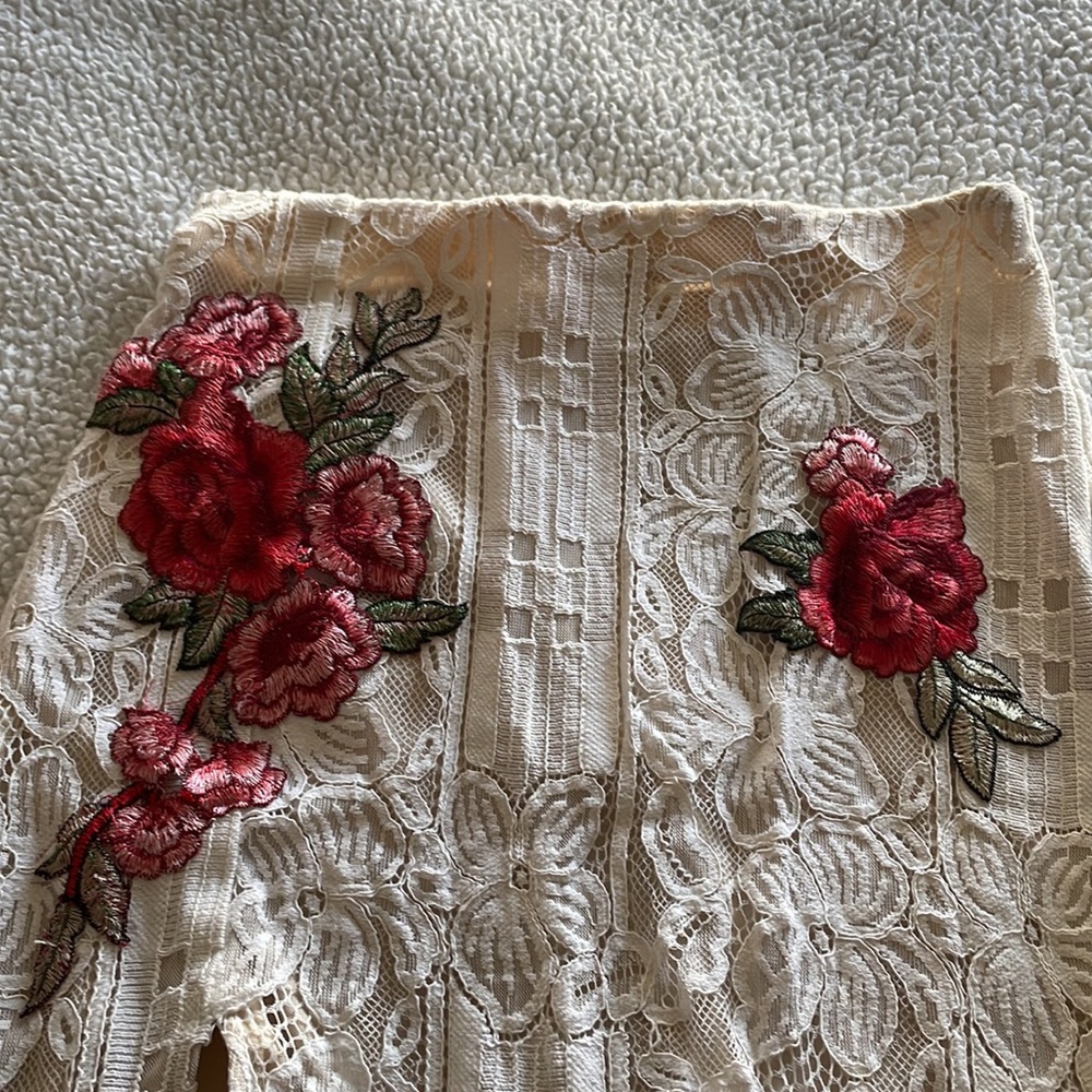 Love Triangle two piece lace skirt set with embroidered flowers - Picture 5 of 16
